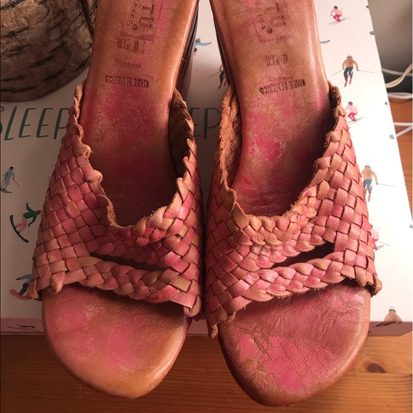 Uptown Weave Sandals - Picture 6 of 8